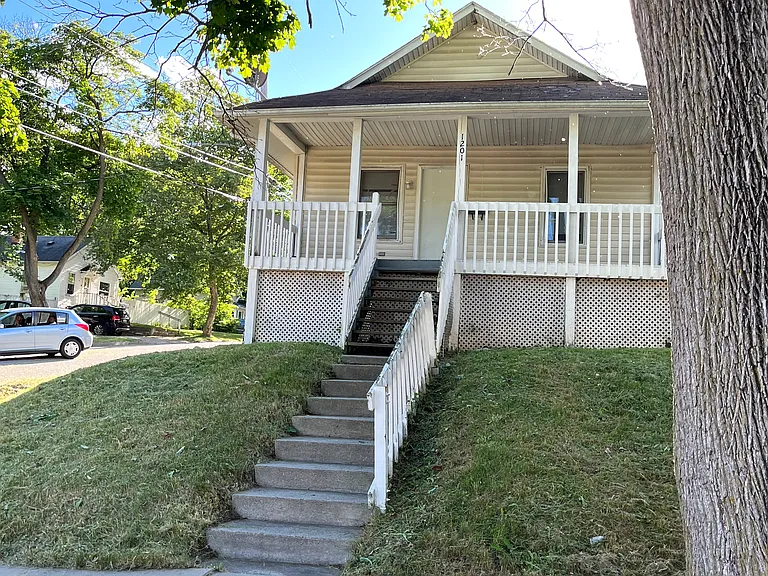 1201 Linwood St — Photo 10