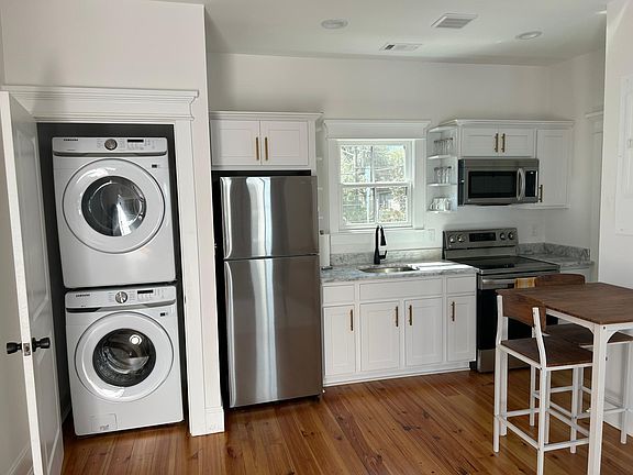 3rd image of 1909 Howard St #1