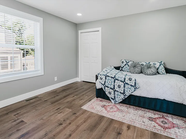 1210 Washtenaw Ave — Photo 18