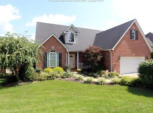 1024 Saint Ives Dr, Hurricane, WV 25526