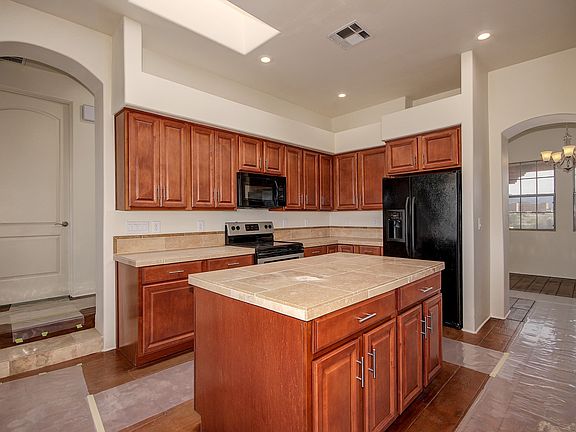 3rd image of 48418 N 33rd Ave