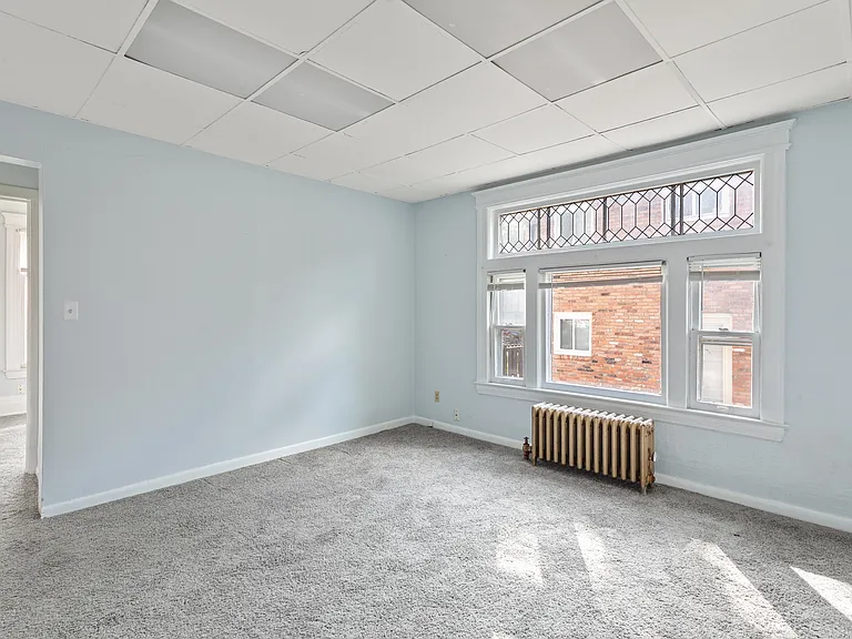 405 E 6th St #4 — Photo 4
