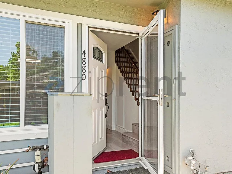 4880 Saginaw Cir — Photo 2