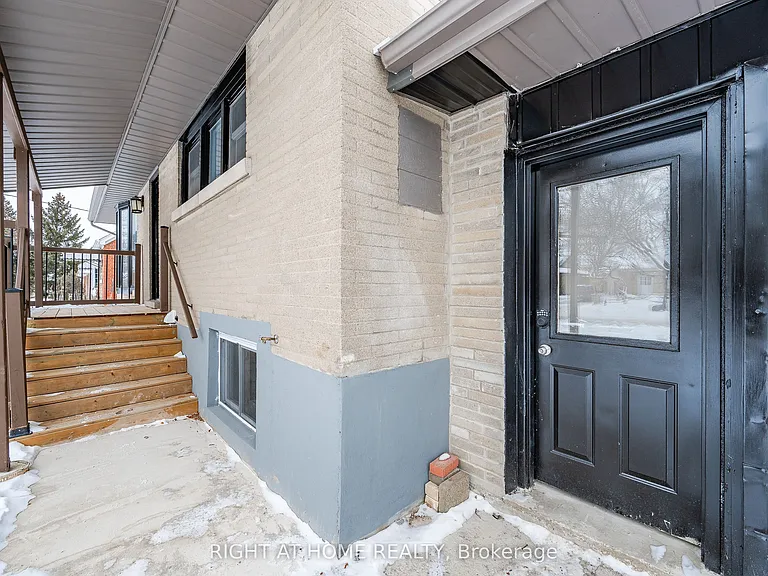 18 Ridgewood Ave — Photo 4