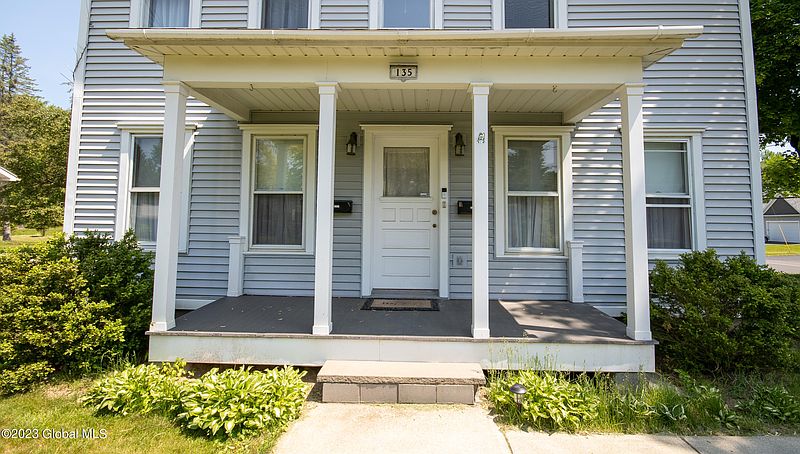 2nd image of 135 Kenwood Avenue