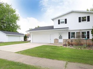 315 Douglas St, New London, WI 54961