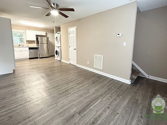 2nd image of 10 Stag St #12