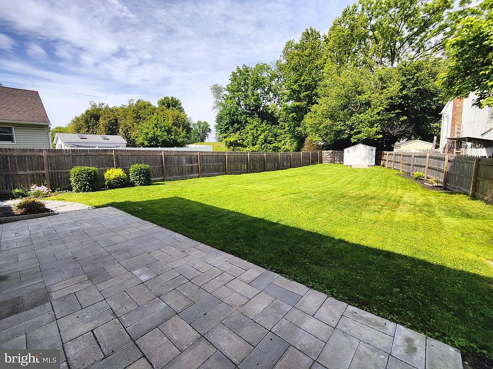 2nd image of 607 Autumn Ln