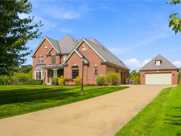 107 Hibernia Dr, Harmony, PA 16037