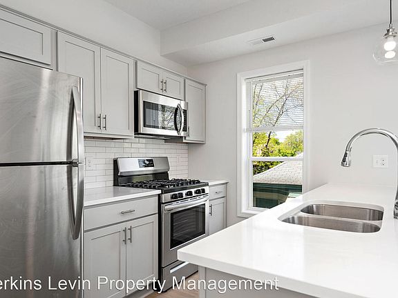 3rd image of 2810 Fremont Ave S #1B