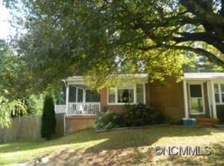 310 Oklawaha Cir, Hendersonville, NC 28739