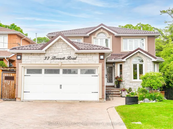37 Bennett Rd, Toronto, ON M1E 3Y1