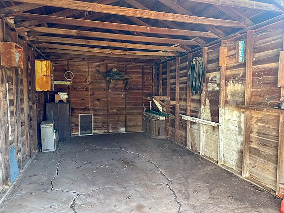4th image of 208 Jago St