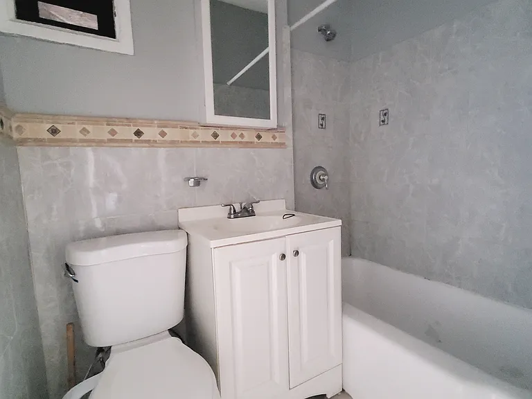 8 Saint Pauls Ave #4R — Photo 5