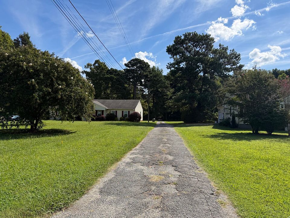 2nd image of 320 Skipper Ln