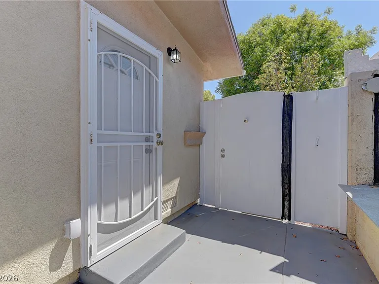 3896 Acapulco Ave — Photo 27