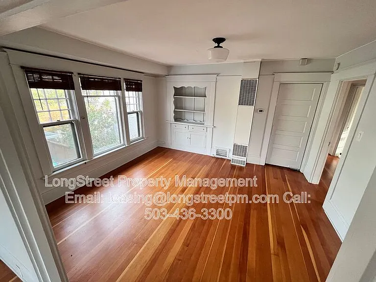 3819 SE Washington St — Photo 3
