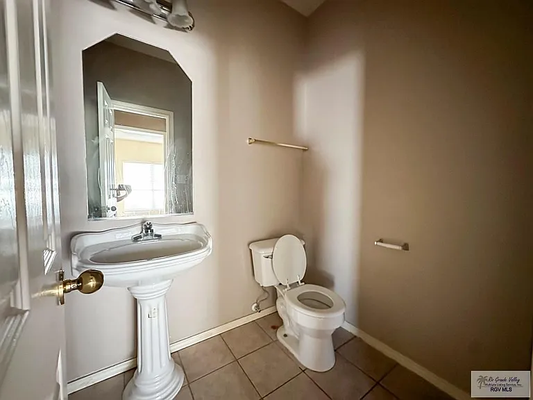 3453 Burgundy Dr — Photo 8