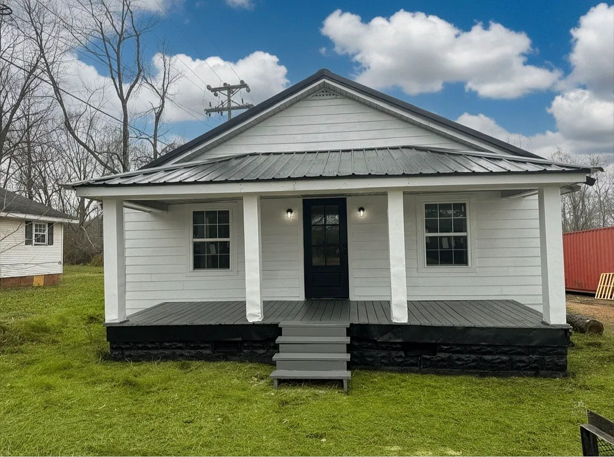 201 Adams - 1 — Photo 1