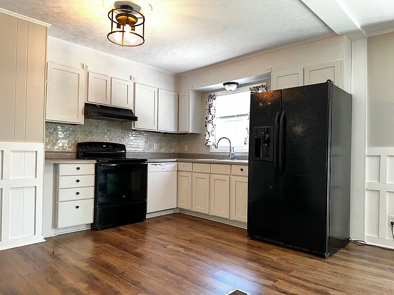 2527 Kingston Dr — Photo 9