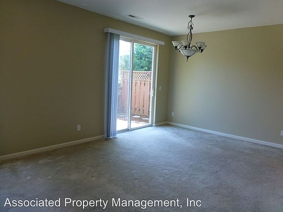 5th image of 3187 SE Robin Cir