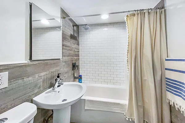 Rented by Sotheby's International Realty | media 16