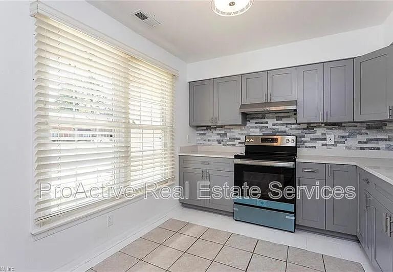5684 Campus Dr — Photo 6