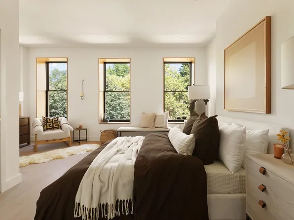 952a Greene Avenue image 9 of 28