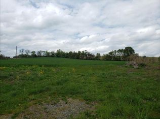 463 N Hokendauqua Dr, Bath, PA 18014