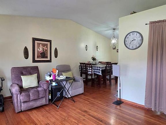 3rd image of 111 Northwood Ct