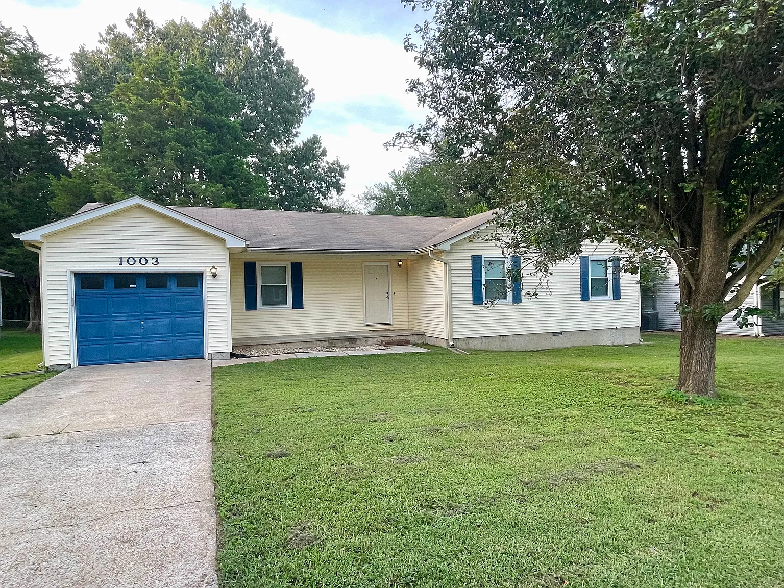 3 bed, 1300 sqft, $1,900 — Photo 1