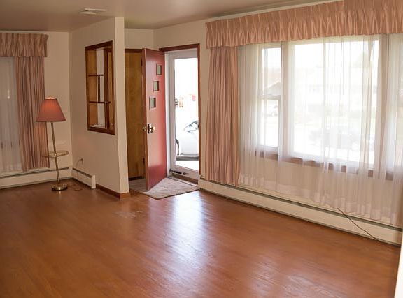 Entry to Living Room