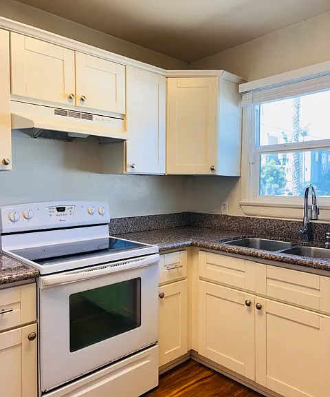 412 S Myers St — Photo 3