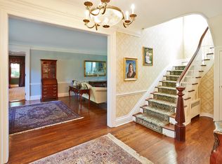 3 The Rdg, Manhasset, NY 11030