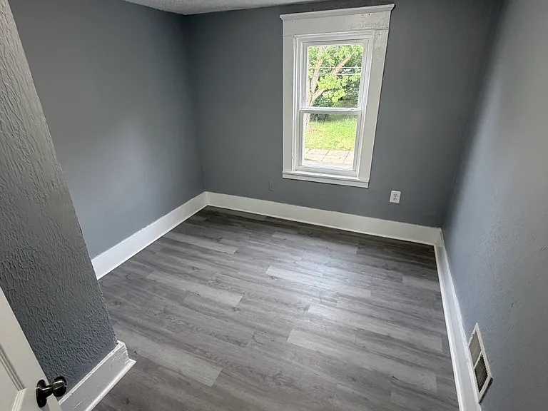 818 Sherman St — Photo 6