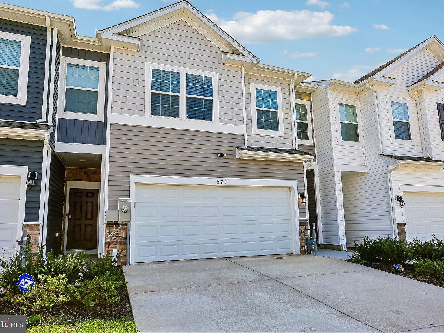 4 bed, 2.5 bath, 1937 sqft, $3,300 — Photo 3