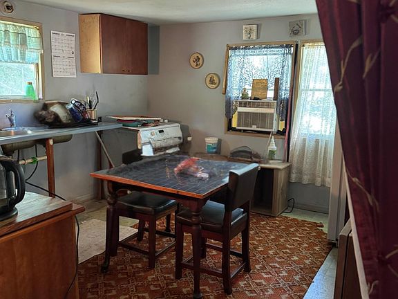 3rd image of 830 JOHNS Avenue