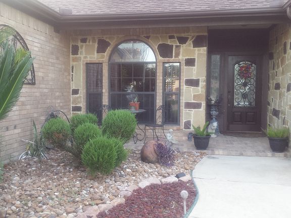 3rd image of 3822 Crestwood Cir