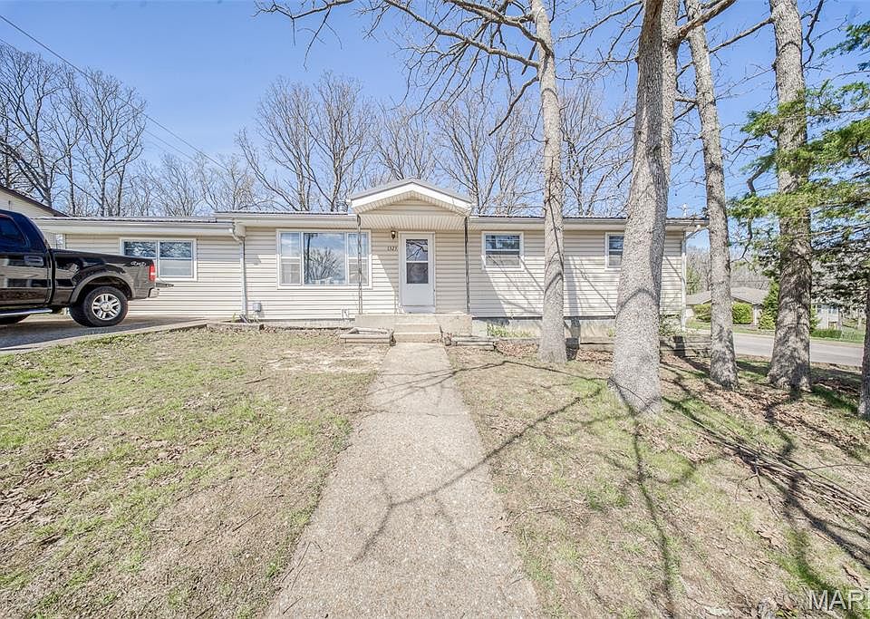 1st image of 1323 Woodlawn Dr