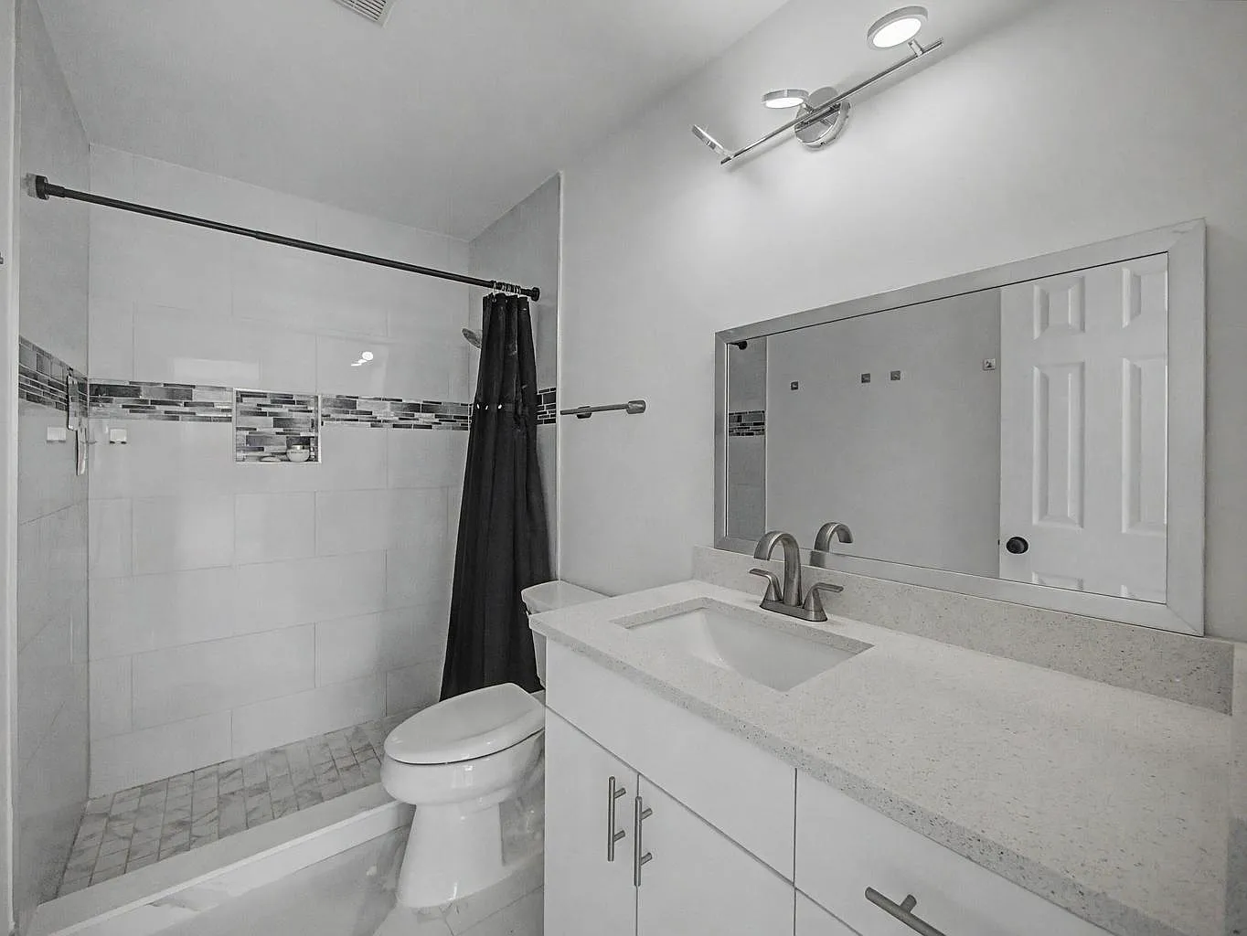 3 bed, 1318 sqft, $3,399 — Photo 3