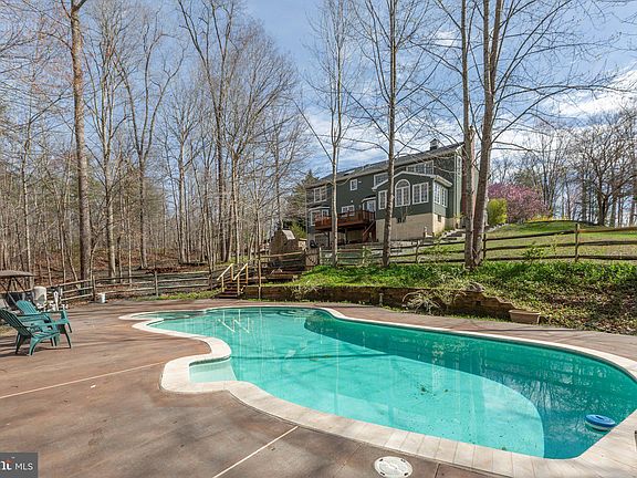 4th image of 124 Wateredge Ln