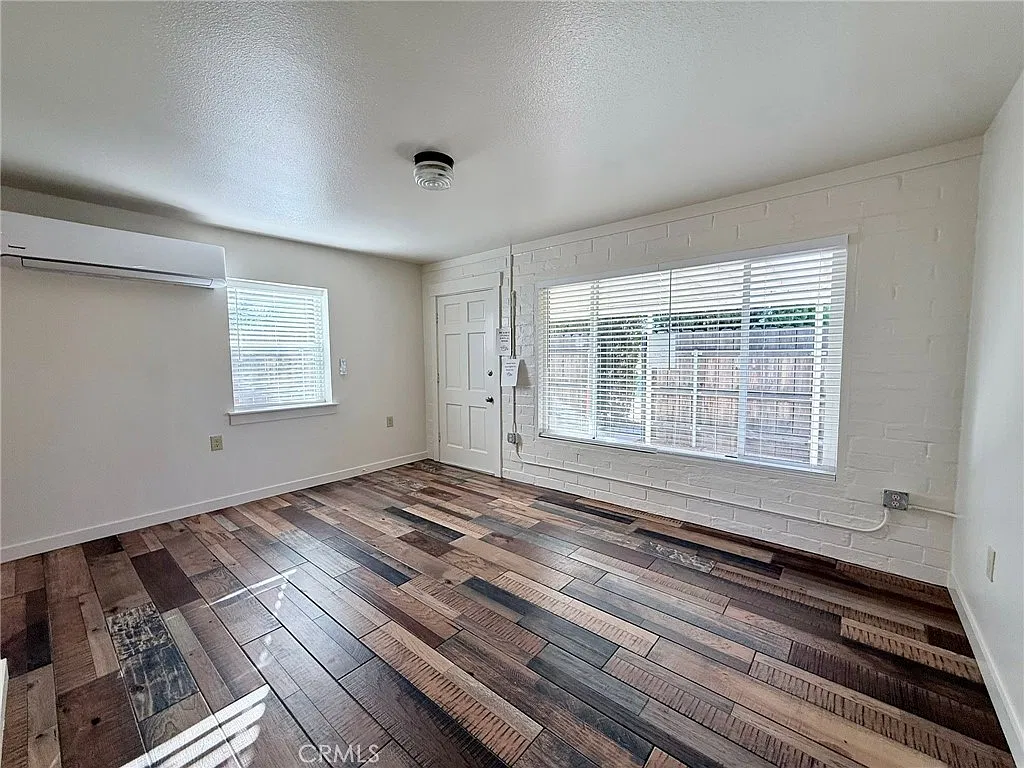 2 bed, 800 sqft, $1,995 — Photo 3