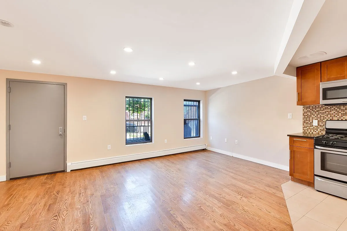 330 Quincy St photo 1