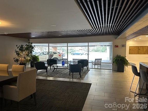 5th image of 1323 Queens Rd Unit 313