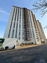 100 Manhattan Avenue