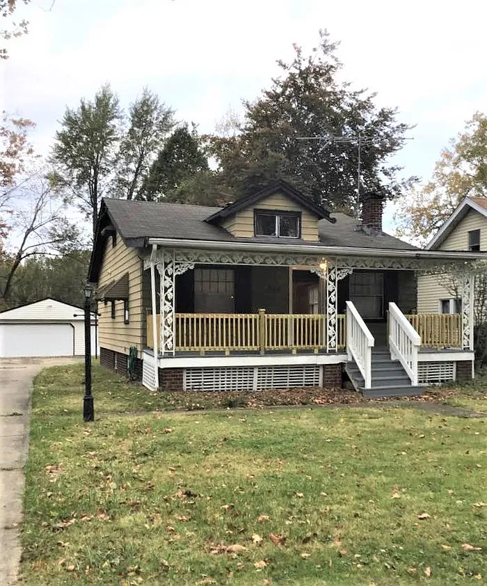 892 Montford Rd photo 1