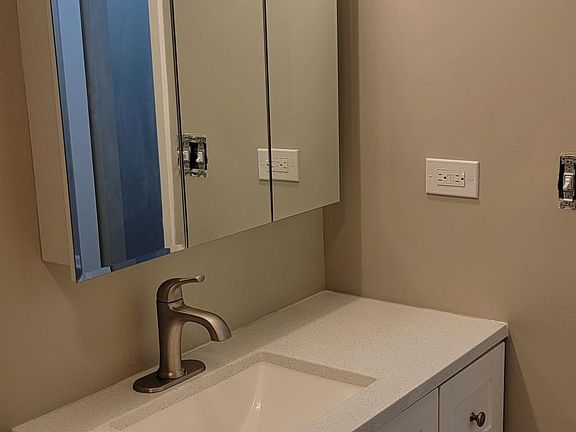 5th image of 5600 Astor Ln Unit 203