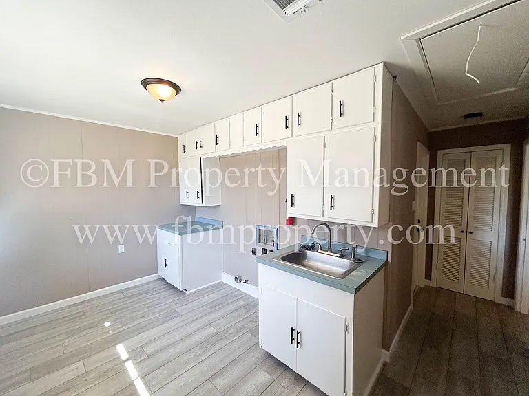 1005 Sunset Dr — Photo 15
