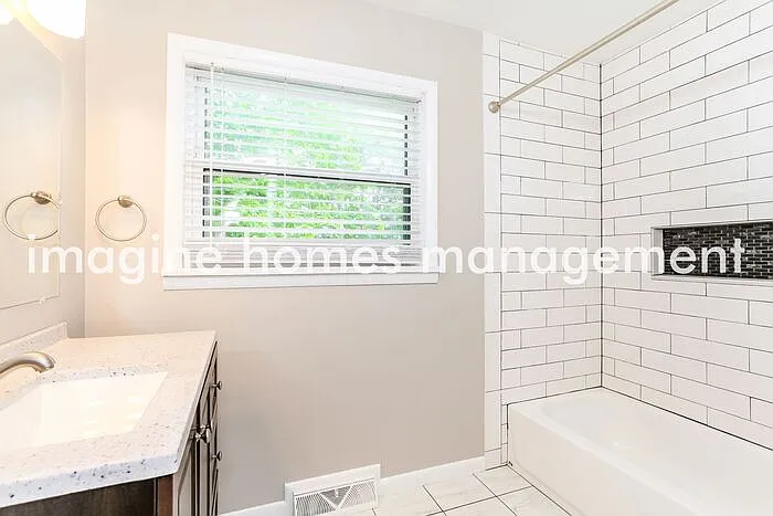 10685 Plainfield Rd — Photo 10