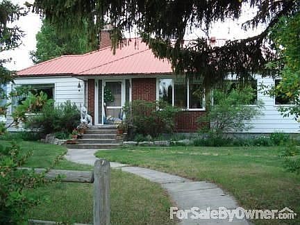 House entrance
						:
						photo taken of front entrance